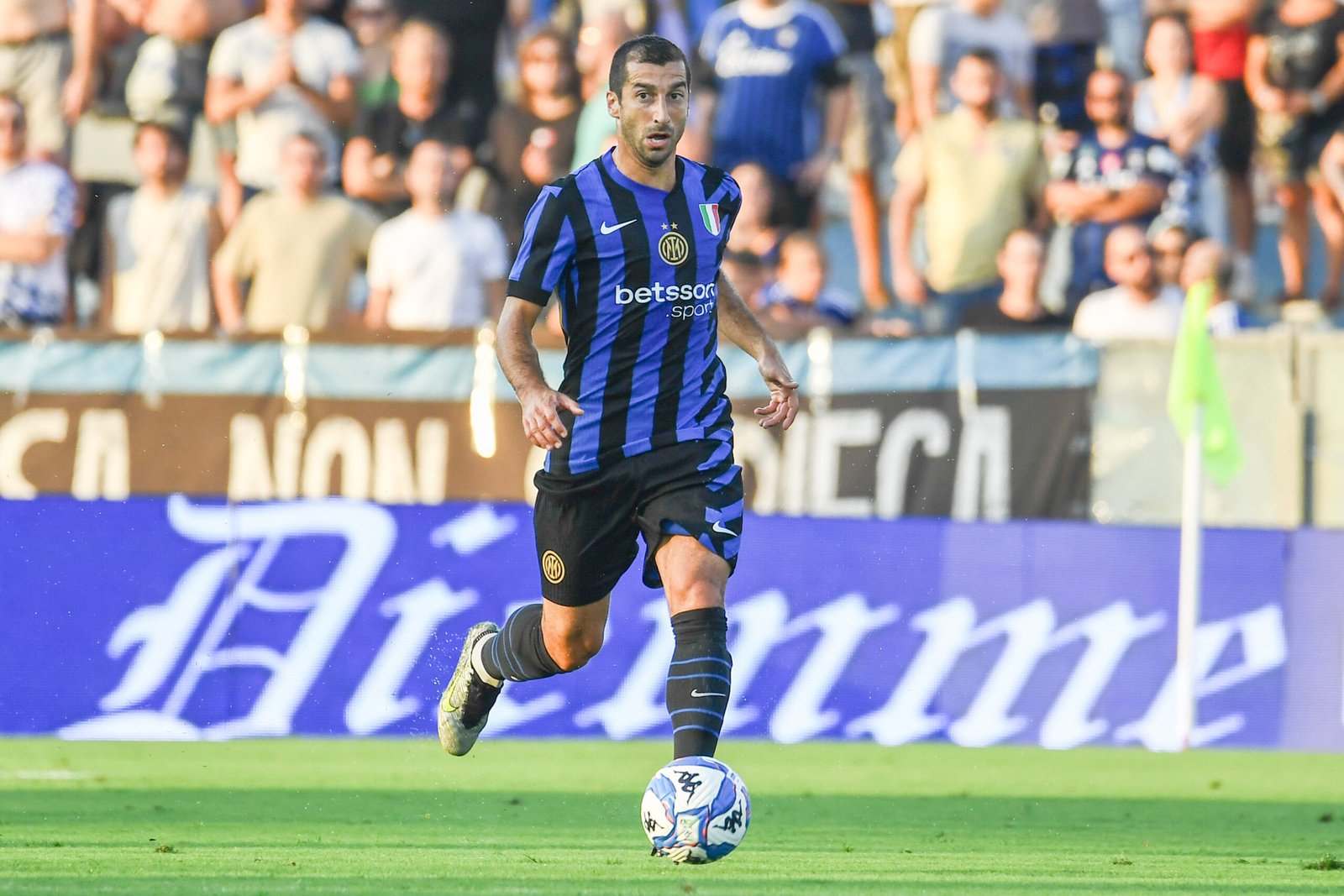 Mkhitaryan festeggia le 100 presenze con l’Inter: «Altri traguardi in arrivo!»