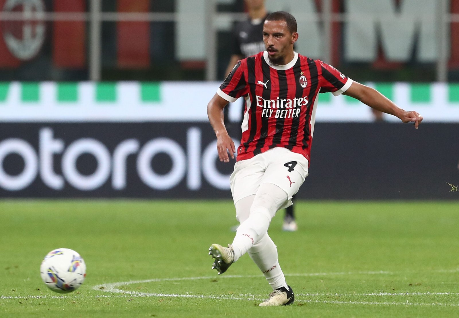 Milan, Bennacer rischia un lungo stop. Derby contro l’Inter a breve: le ultime