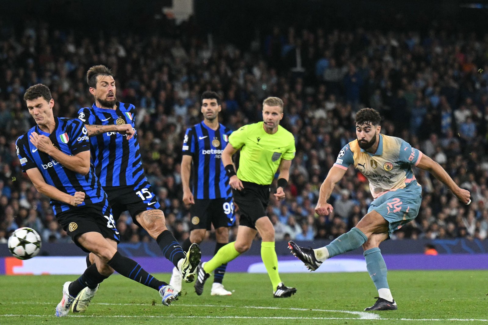 Manchester City Inter 0 0, partita eroica! Primo punto in Champions League