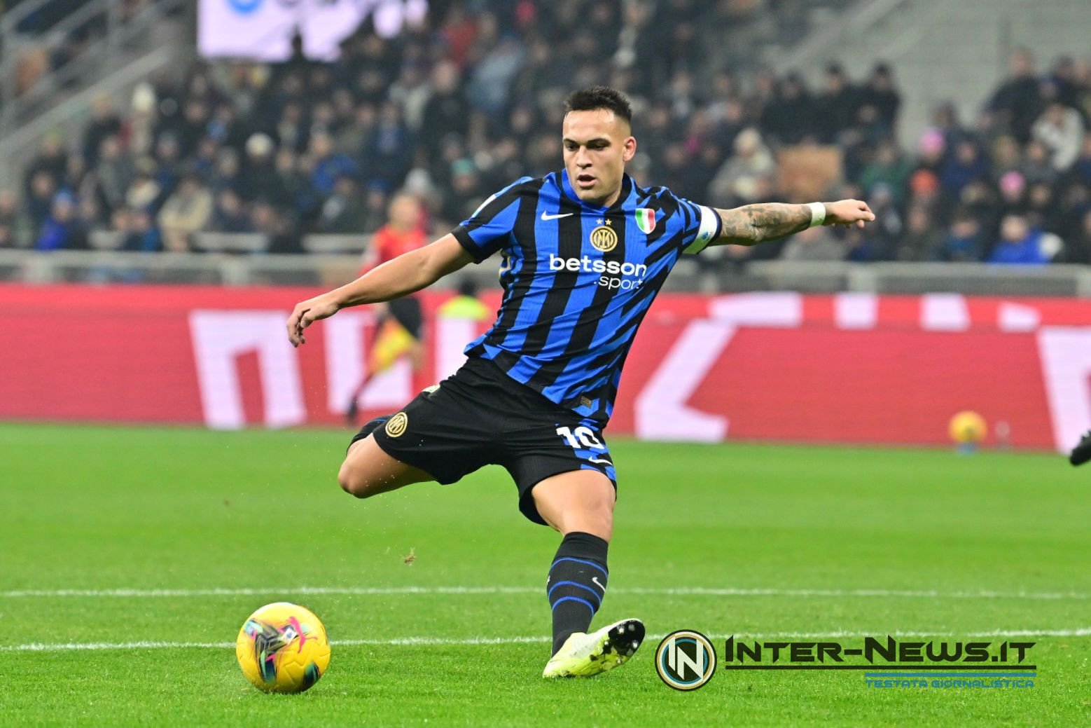 Lautaro Martinez raggiunge un mito del Triplete: cifra tonda all’Inter!